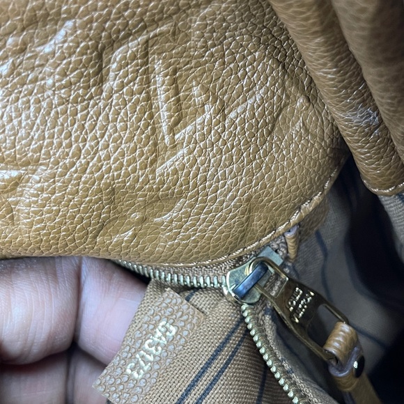 Louis Vuitton Metis Hobo Empreinte Handbag - Picture 5 of 16